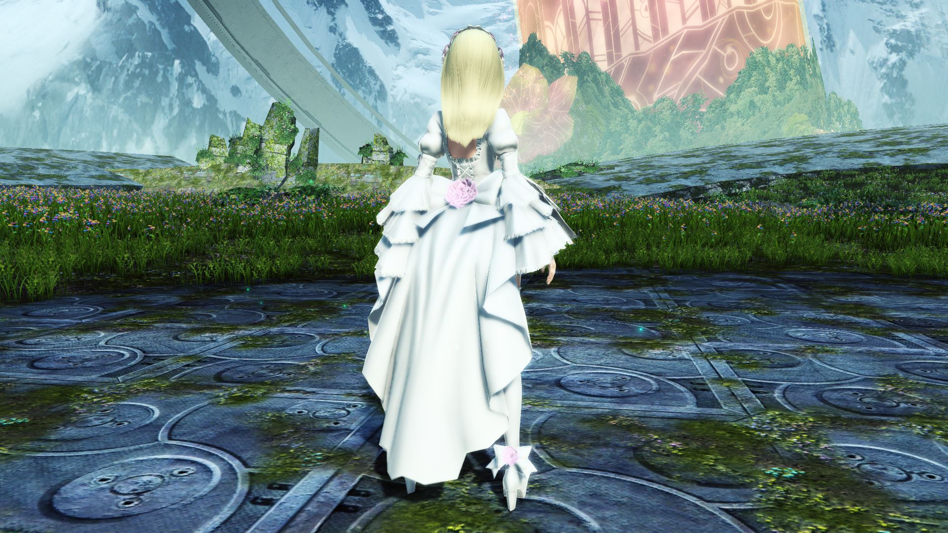 デザイナーLuna Mariaが作った衣装。甘さと大人っぽさを兼ね備えたドレス。ボリュームのある姫袖が可愛らしい