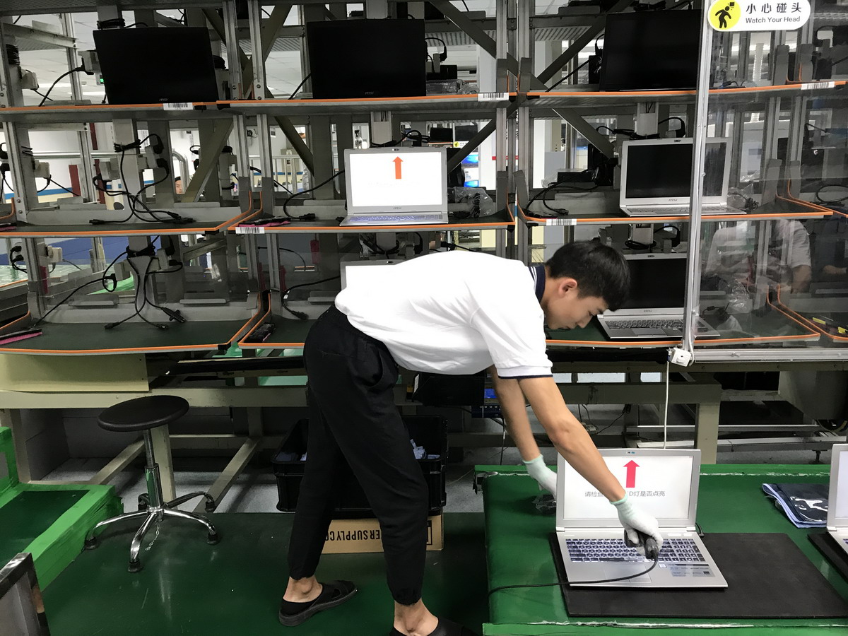 こちらはチェックが終了したPC。ここでも製造過程をバーコードでトレース