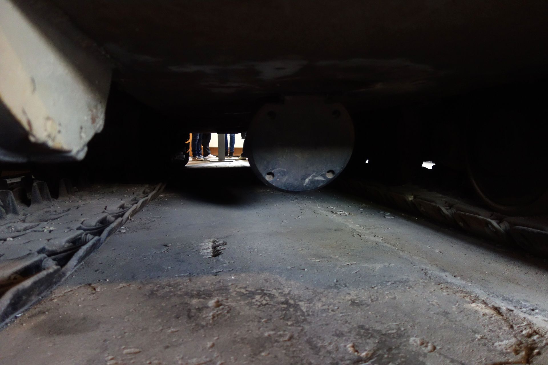 底面にある脱出用ハッチ