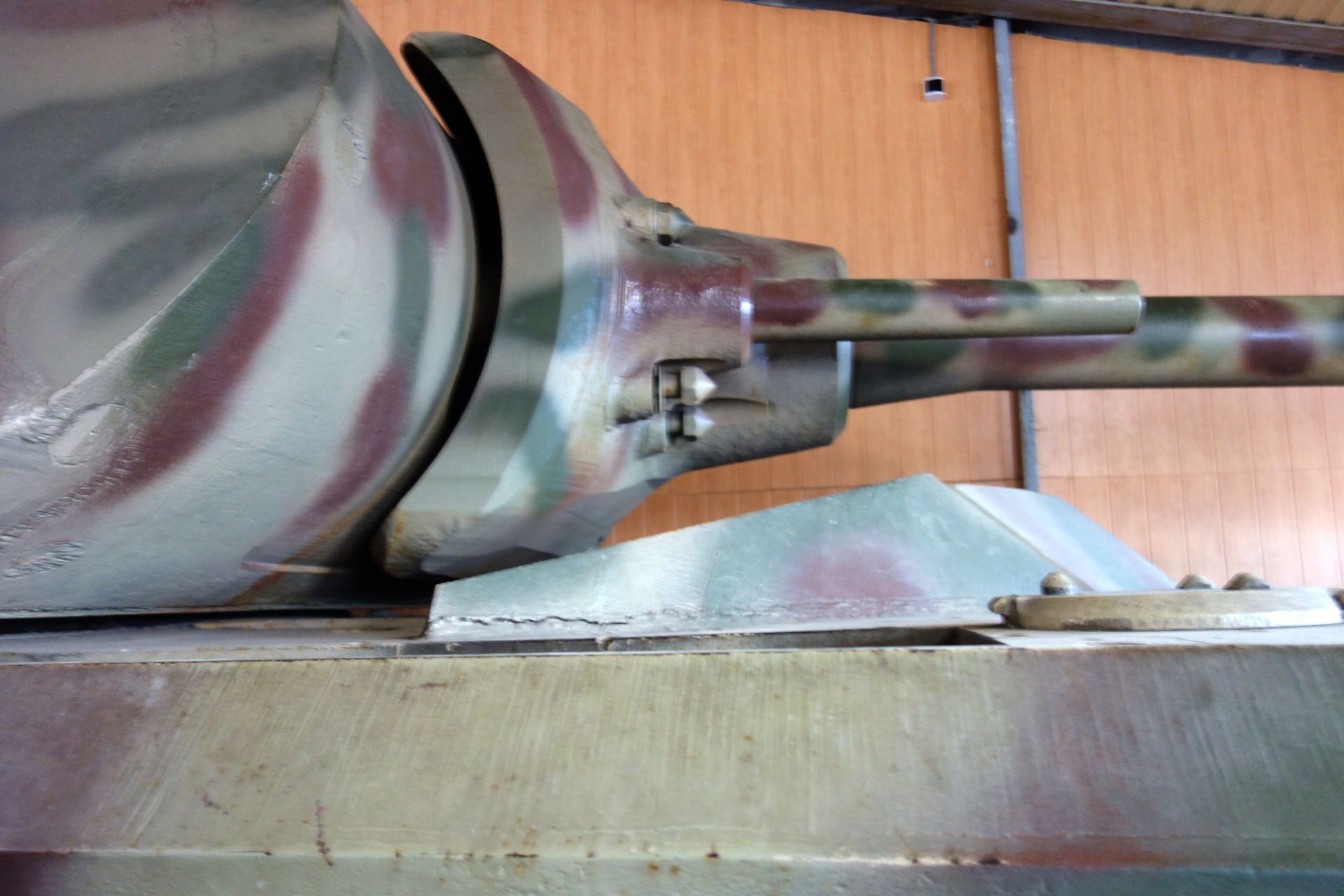 凄まじい厚さを誇る防楯