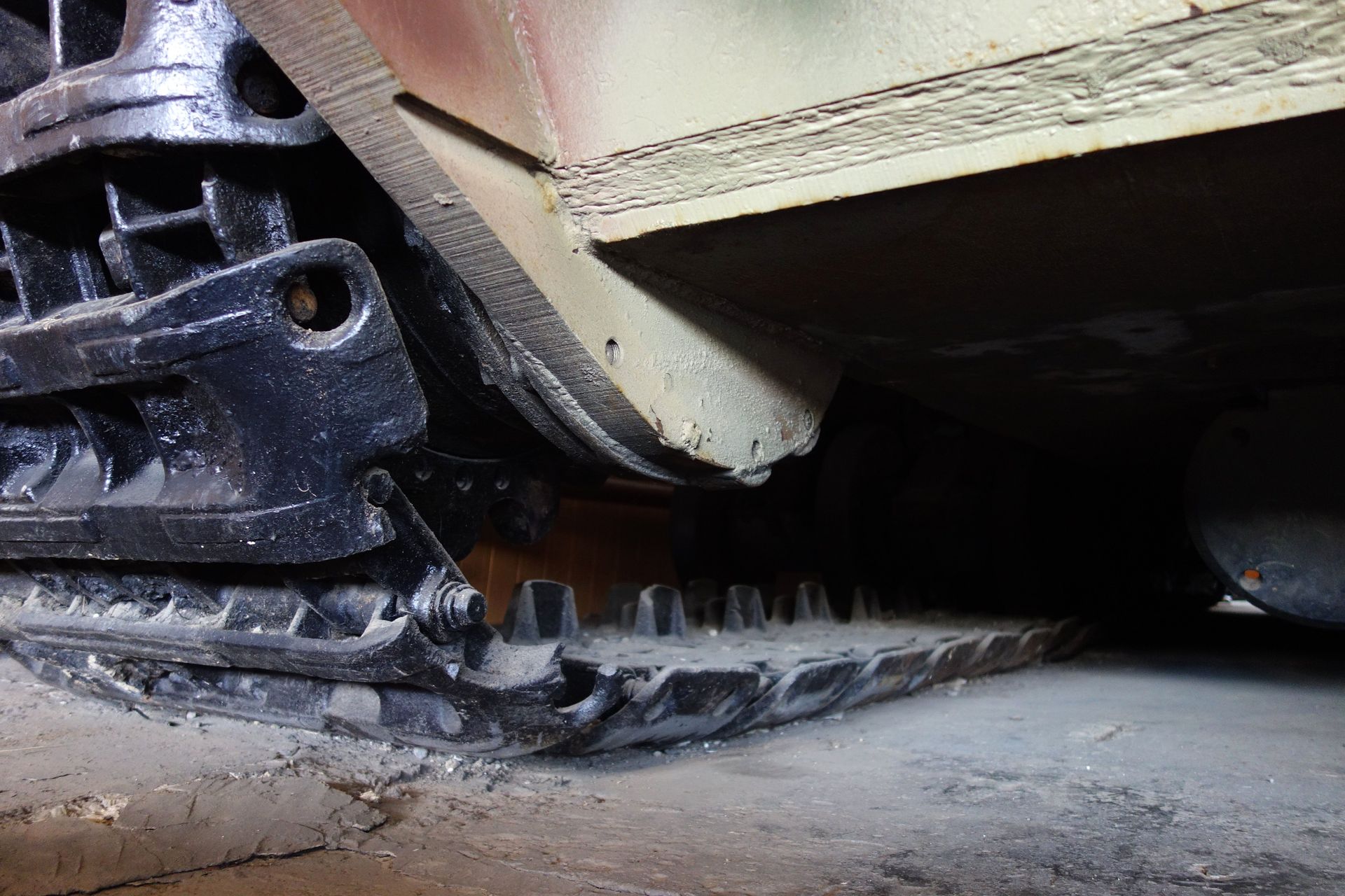 履帯周りも厚い装甲で覆われている