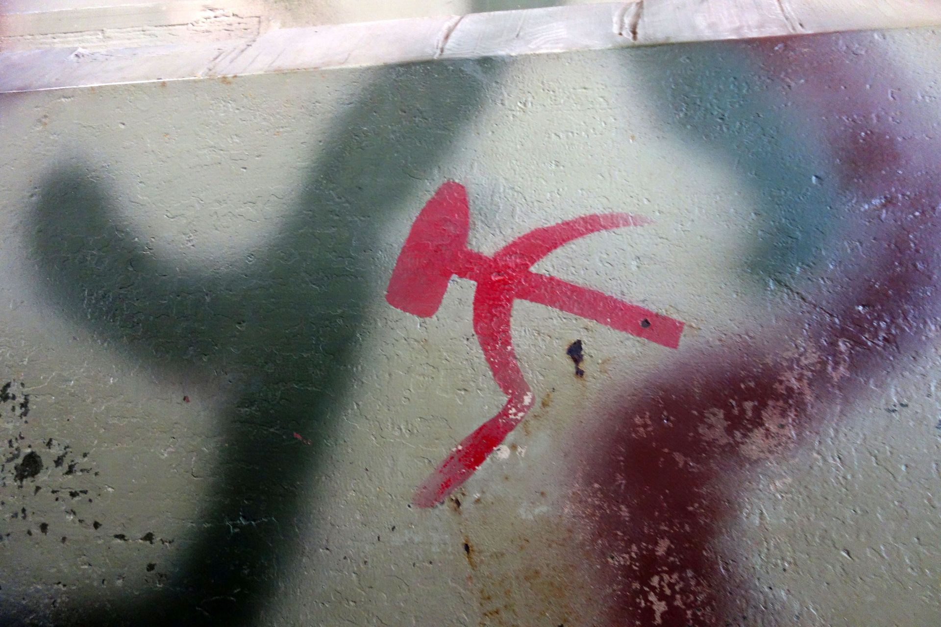 ソ連に接収された際に刻印された鎌と槌のマーク