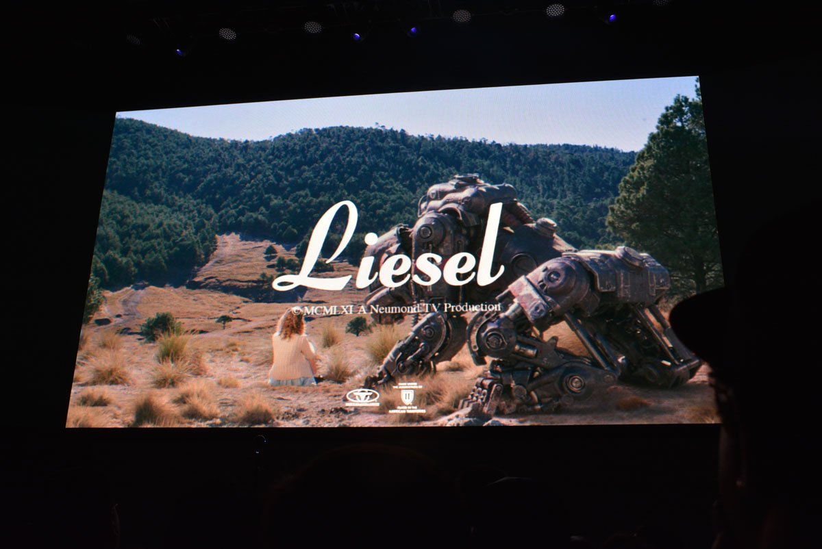 いきなり始まる実写映像は、きつめのブラックユーモアが