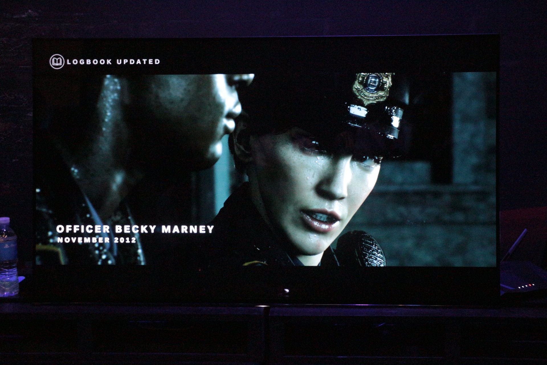 この女性警察のパートは、オーソドックスなQTEアドベンチャーゲーム。短い時間で謎解きや判断を迫られる