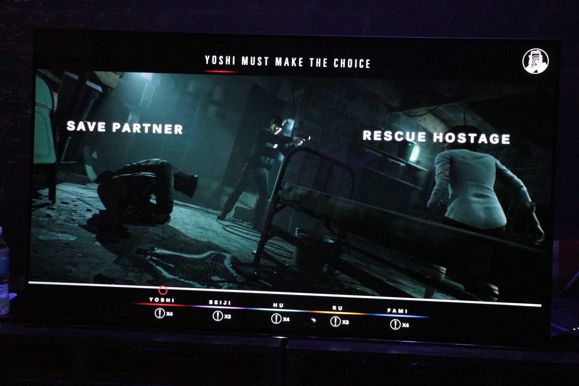 この女性警察のパートは、オーソドックスなQTEアドベンチャーゲーム。短い時間で謎解きや判断を迫られる