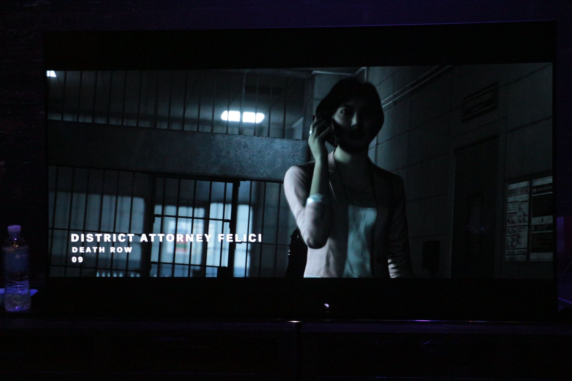 女性検事パートは、最初に1人に秘密の課題が与えられる。筆者は外れで、自分以外の誰かに与えられたことになる。正直、ストーリーを理解するのに精一杯で、誰かまでかはわからなかったが、おもしろい試みだ