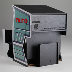 ダライアス」筐体がスマートフォンスタンドに！画面が筐体内部に映る