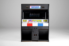 ダライアス」筐体がスマートフォンスタンドに！画面が筐体内部に映る