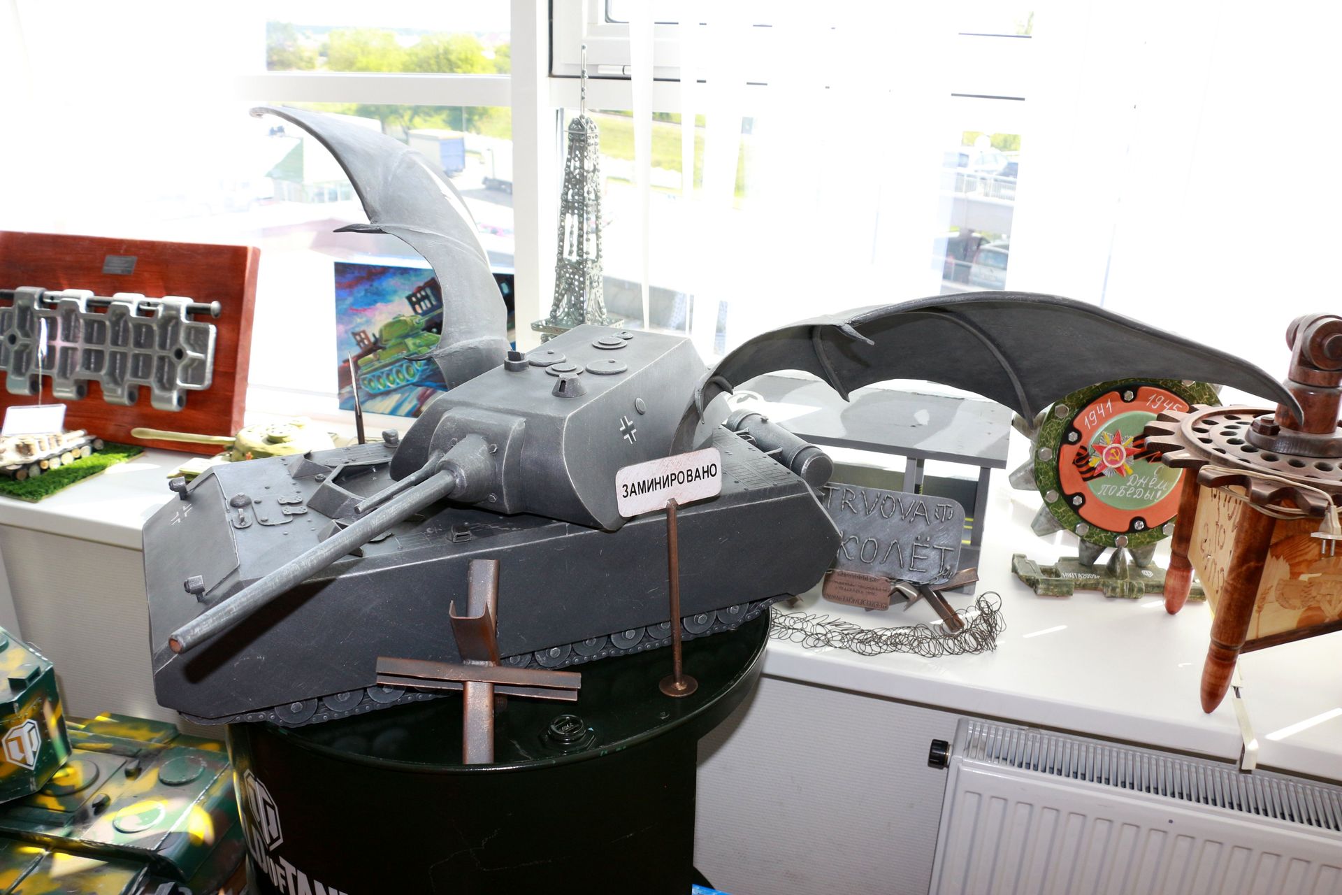 悪魔のような翼を付けたマウス