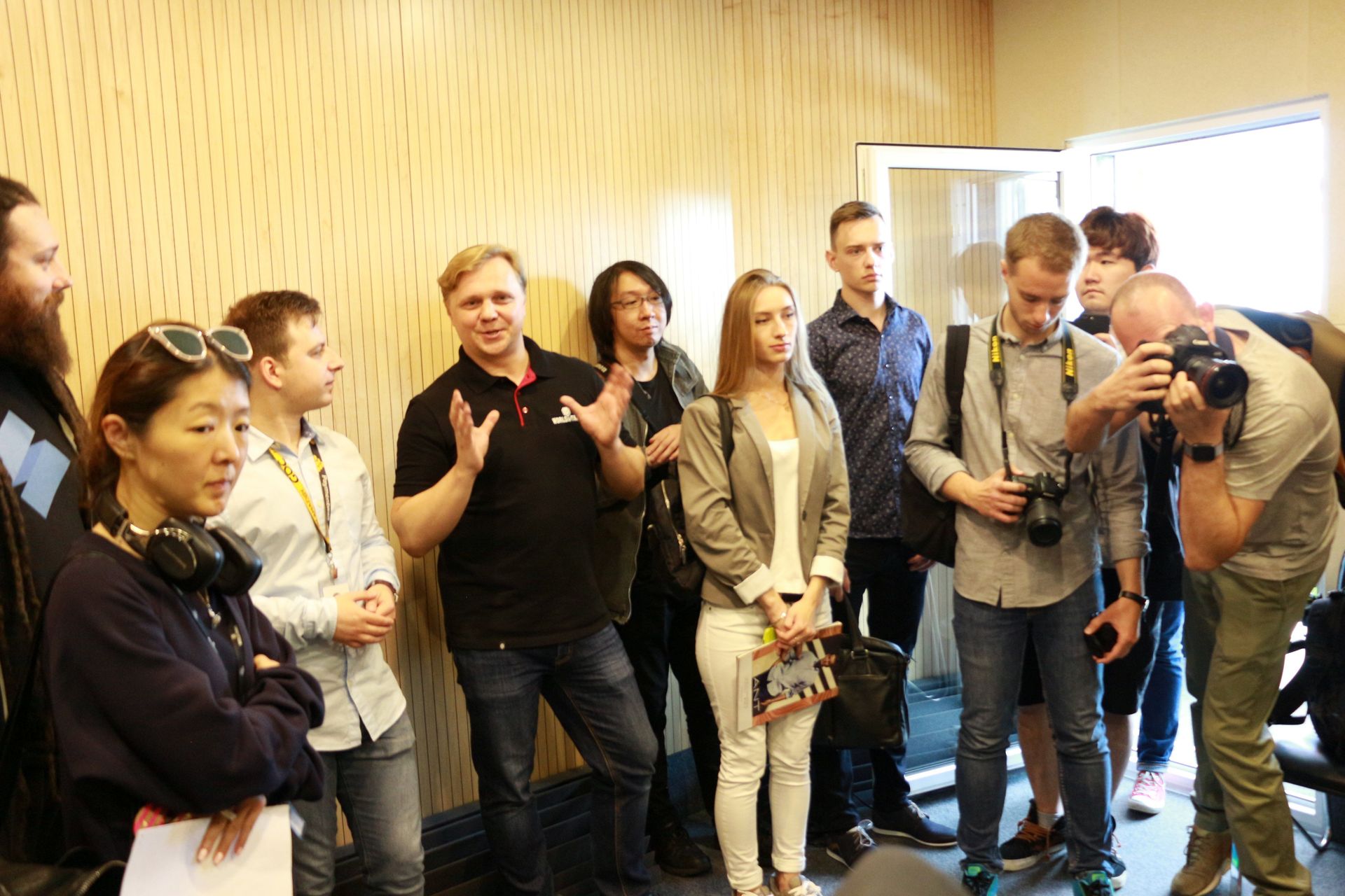 説明を行なう「World of Tanks」オーディオチームのリード兼サウンドプロデューサーのアレクセイ・トマノフ氏