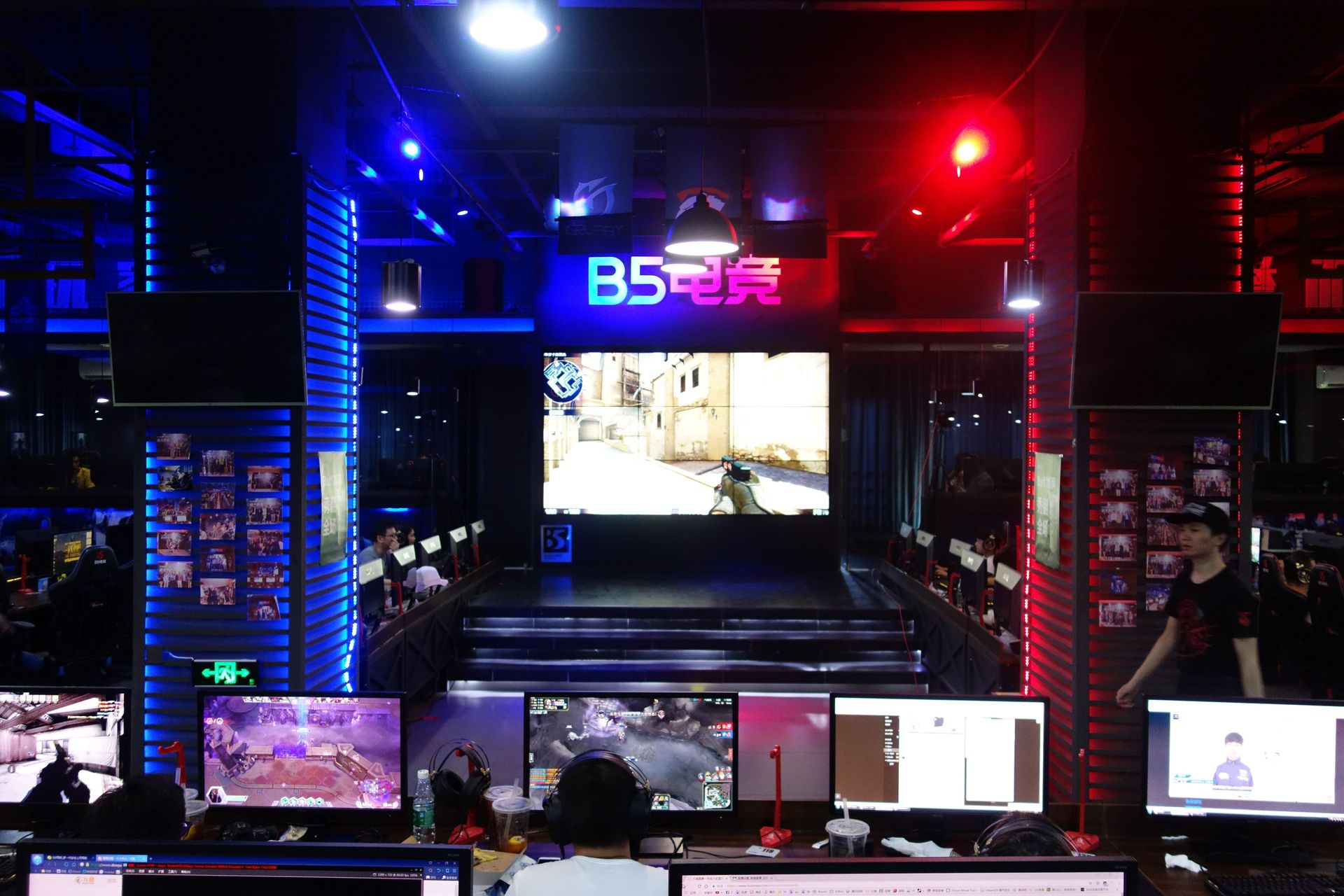 大会開催中も通常営業というユニークな営業スタイル、日本ではまず見られない風景だろう