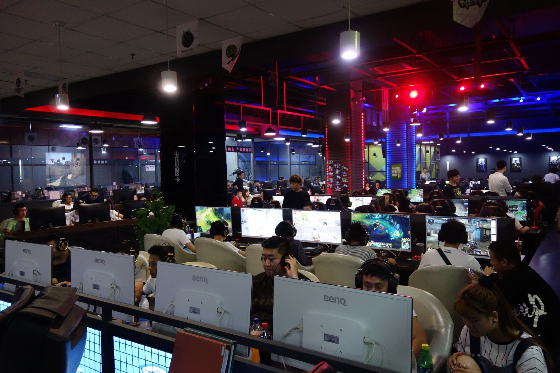 大会開催中も通常営業というユニークな営業スタイル、日本ではまず見られない風景だろう