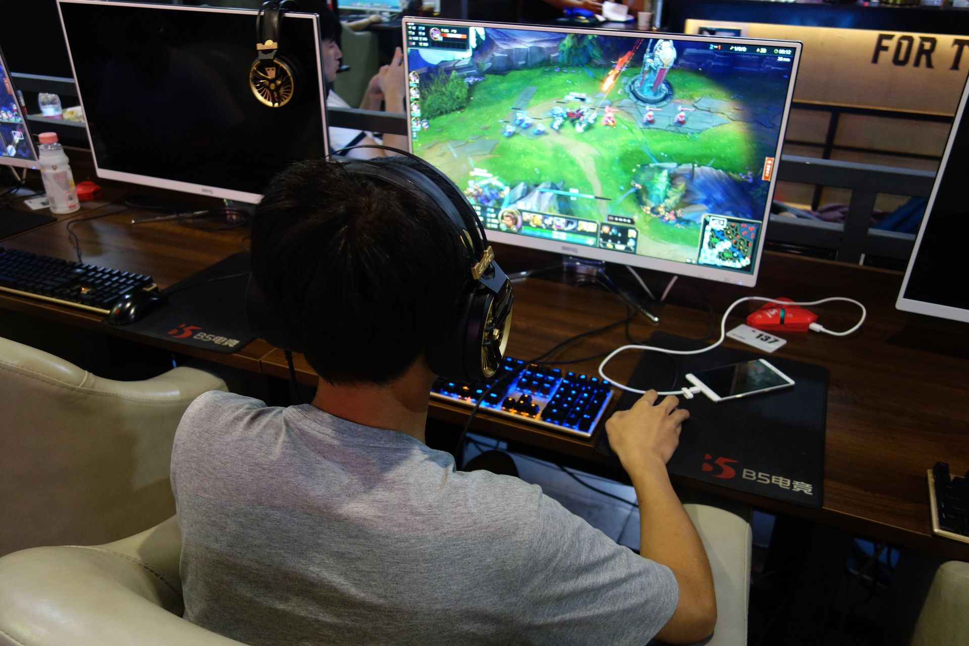 空き時間にユーザーがプレイしているゲームを観察したが、1番人気はやはり圧倒的に「Dota2」で、次点が「PUBG」。この2強といった印象だった。それ以外に「アラド戦記」や「World of Tanks」、中国産MMORPGなどが続いていく