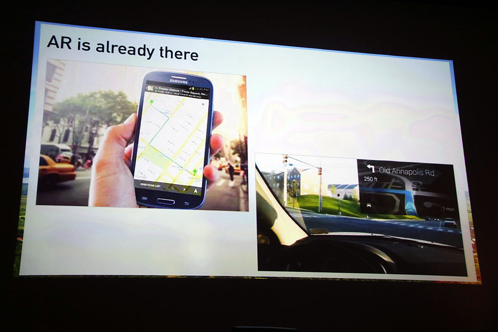 ARを実現するためには左の写真のように様々な最新の機器が必要なのか？ いや、すでにARの技術は至る所にあふれている。「最後はプレーヤーの現実がどう拡張されるかが重要」と野村氏は語る