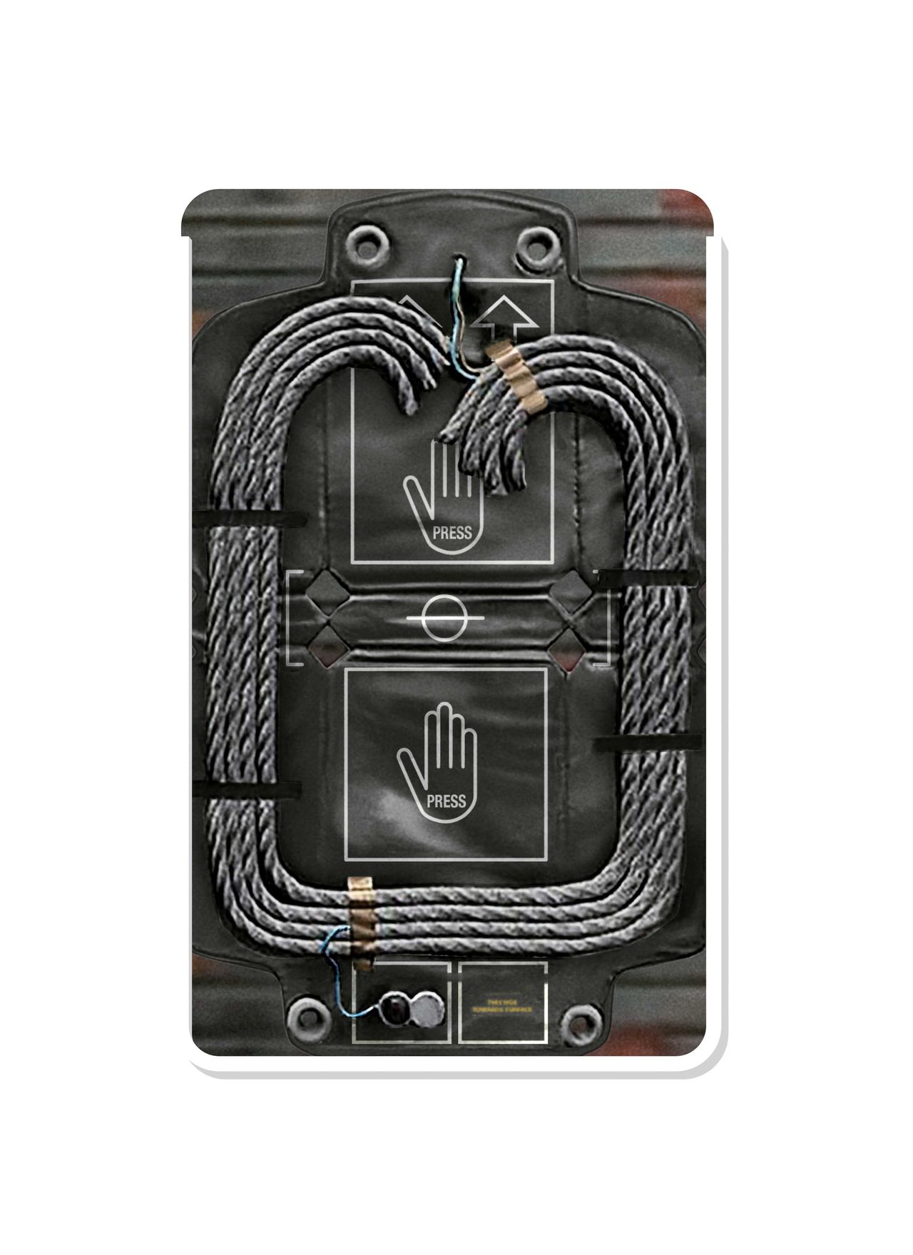 <strong class="em ">「レインボーシックス シージ」モバイルバッテリー（約4,000mAh）</strong>：ブリーチングチャージがプリントされた、約4,000mAhのモバイルバッテリーで充電時に光る。価格は2,900円（税込）