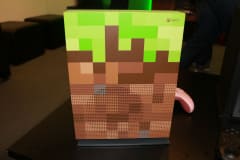 Xbox One S 1TB Minecraft リミテッドエディション」の日本発売が決定