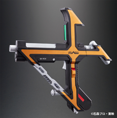 仮面ライダーカイザの変身ベルトと武器など8点がセットになった「CSM