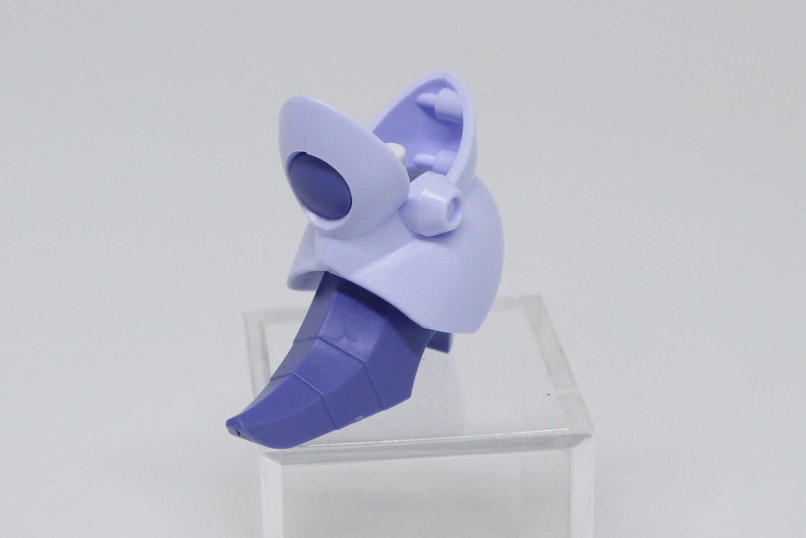 ブーツはギャンのヒザを模したデザイン。丸い部分も別パーツで色分けされる