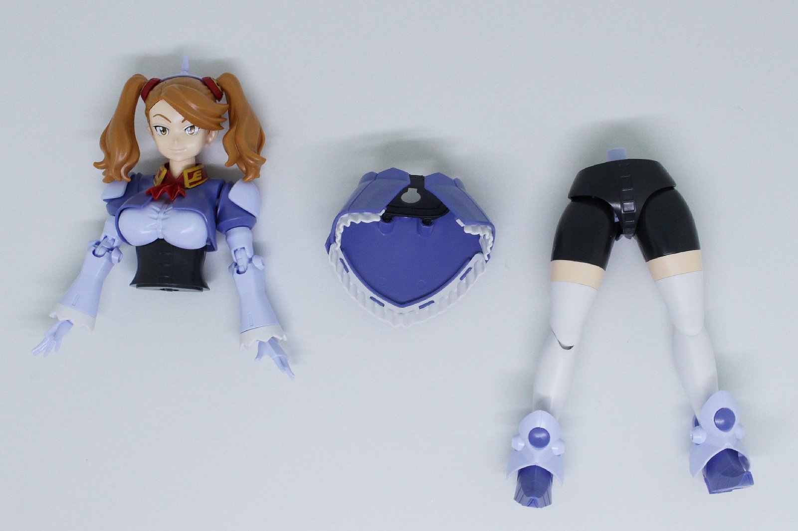 スカートを挟んで上半身と下半身を接続して、ギャン子本体が完成