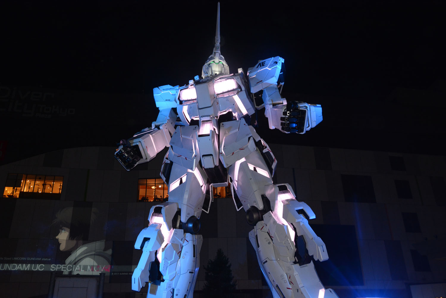 ユニコーンモードでも白くフレームを光らせることで、ユニコーンの活躍を演出