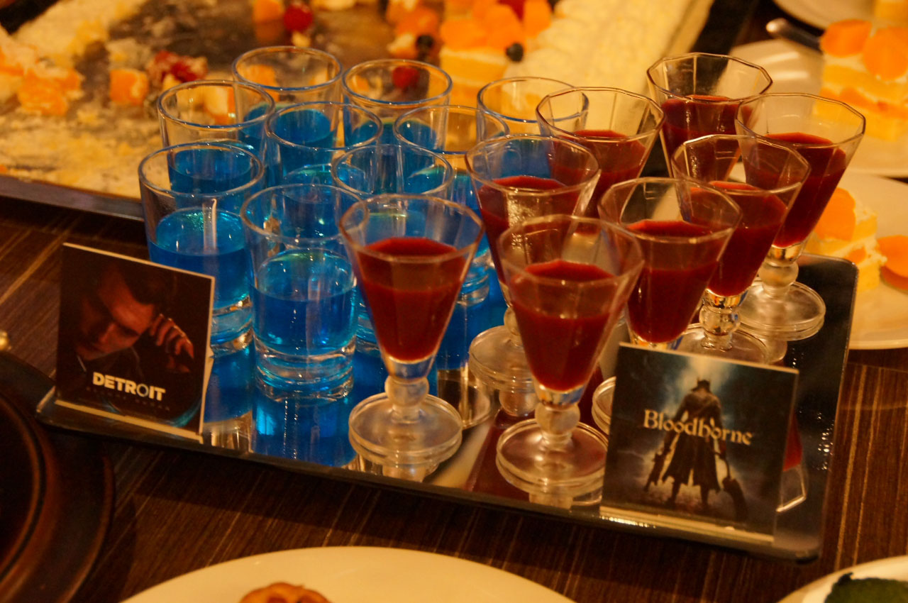 豪華な料理も盛りだくさん！ 大きな「Jスタと遊ぼうケーキ」に、各ゲームタイトルをモチーフにした料理もあった