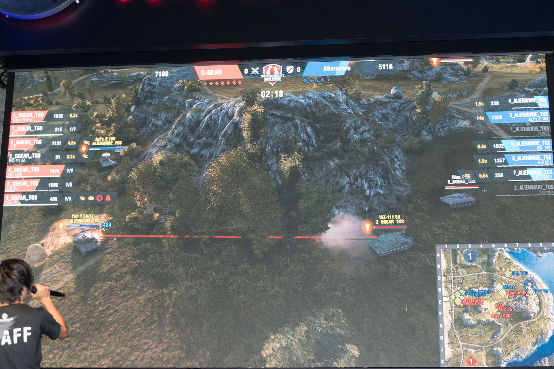 G-Gearのプレイヤースキルは高く、この程度の遠距離でも視線が通れば通行量とばかりにすかさず命中弾を送り込む。さらに隙を見せれば裏回りからのバックアタックなど、戦術の引き出しと連携が非常に良い