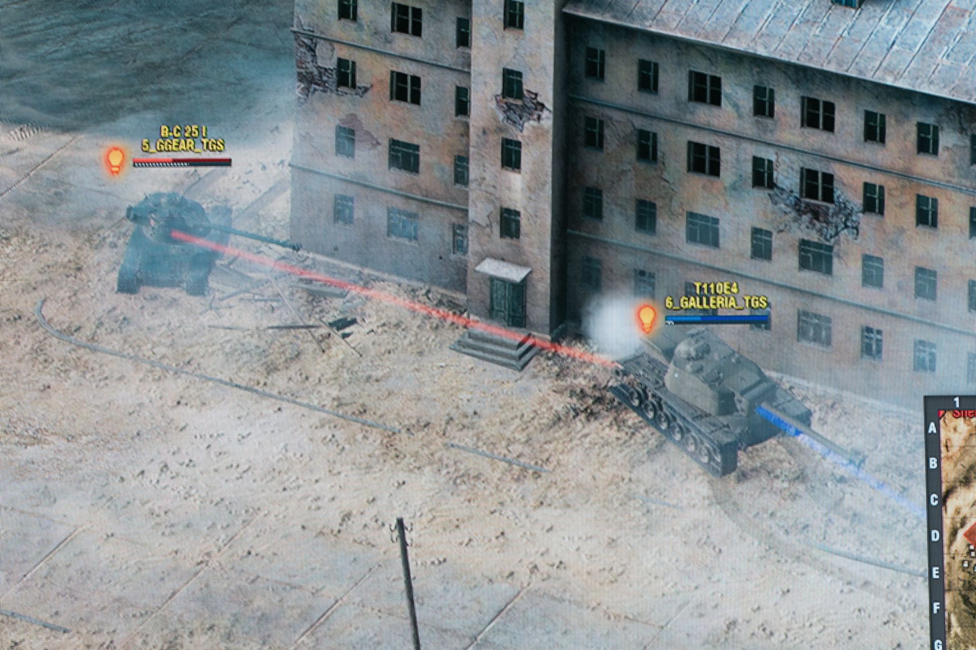 最終戦、攻勢に出たGALLERIAの裏に回ったのがG-GearのB-C 25 tが戦の流れを逆転させた。前からでは堅いT110E4も、背後から連射を食らってアッという間に死亡。GALLERIAの占領ゲージも同じくこのB-C 25 tが見事にカット