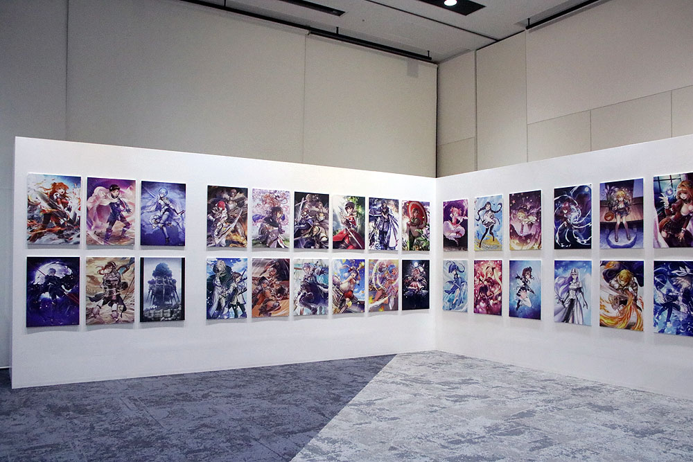 イラストコーナーには多数パネルが展示されている。また、ササギゴウシ氏と鮠水ちか氏のサイン会も予定されている