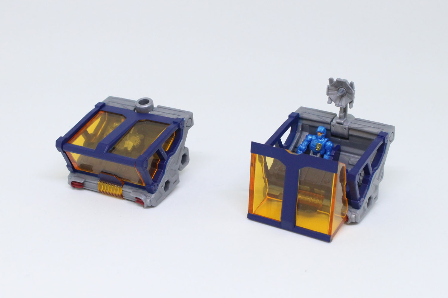 パワード04と05のコクピットとなる、「ボレットモジュール04・05」。アンテナを開閉可能