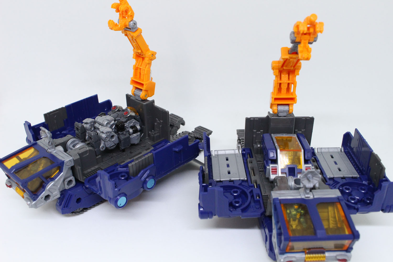 リペアベースモードには、ボレットモジュール02・03やパワードスーツ、別売りのバイク「ロードヴァイパー」などを格納できる