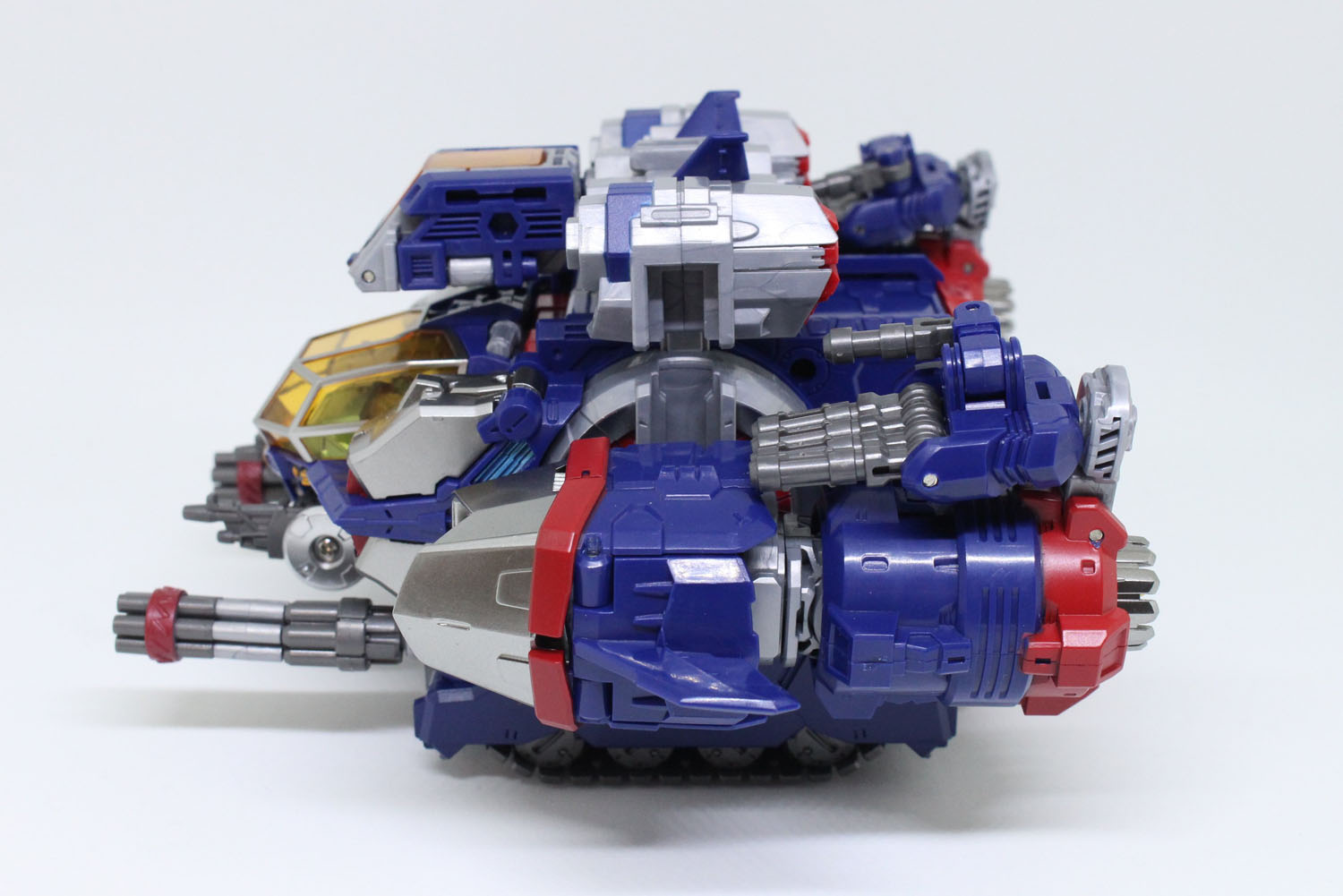 スカイパワード変形時の機構。2機を上下に合体させて、溝に沿って椀部を下にスライドさせる