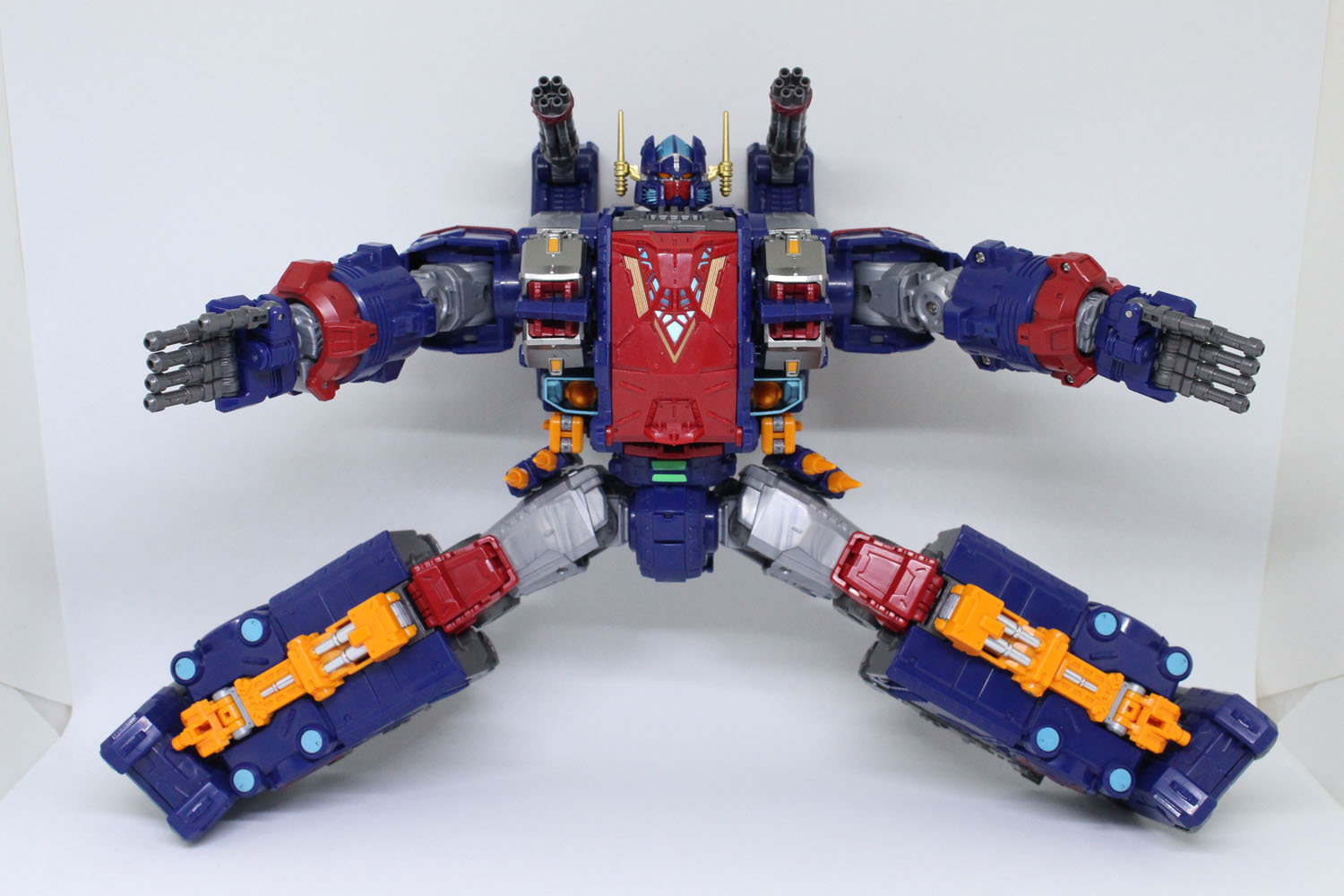 可動範囲はさほど広くないが、股関節はかなり広げられる。一部関節にはクリックもある