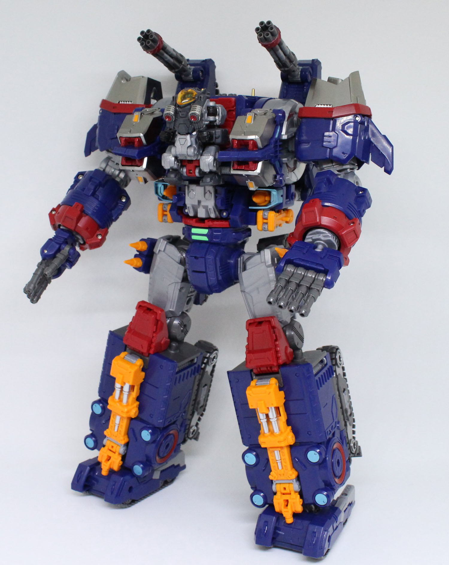 機動要塞モードからコクピット部分を取り外し、パワードスーツを合体させた「エクゾマニューバモード」