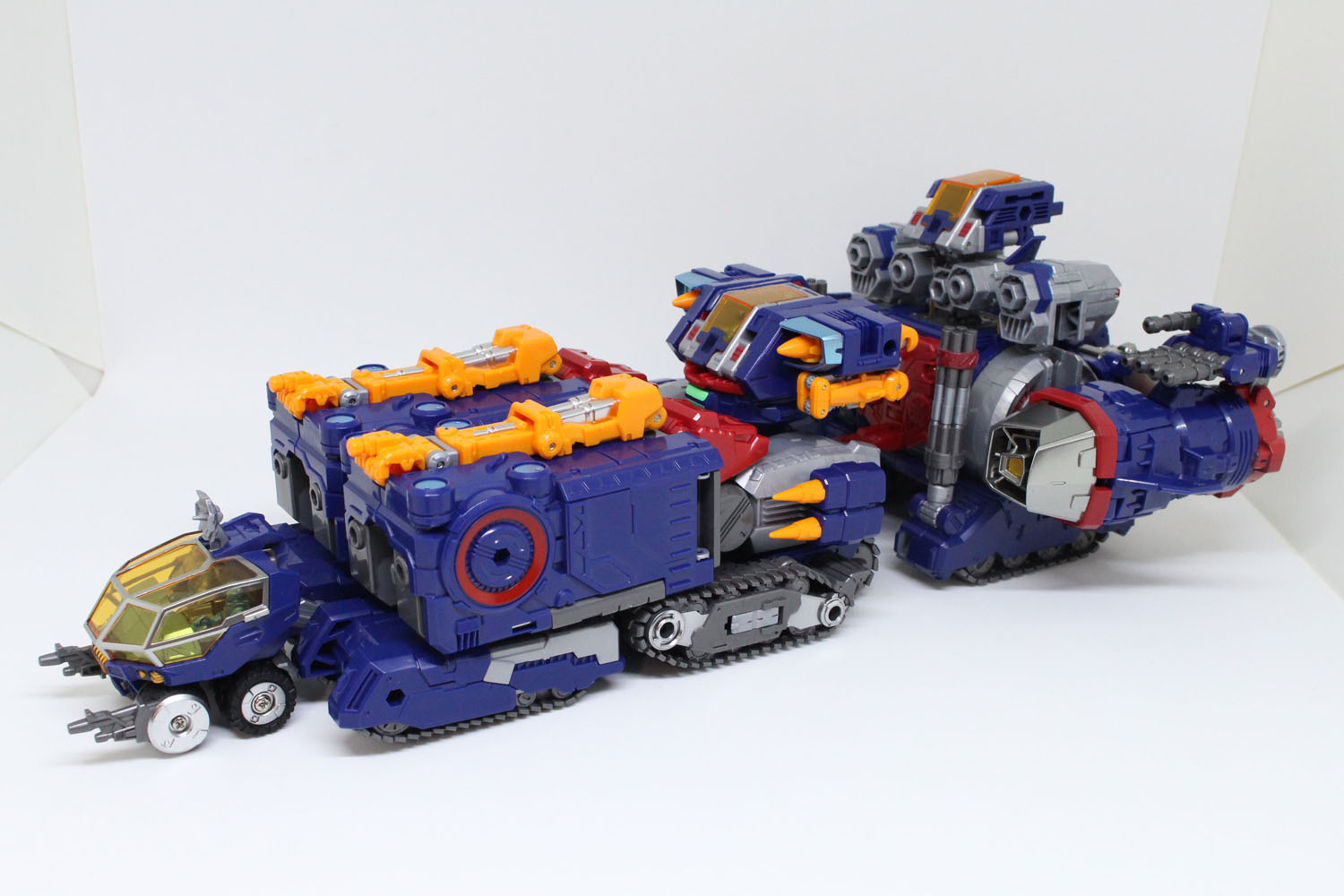 パワードマシンが連結した状態で展開して簡易基地を構築する「基地モード」