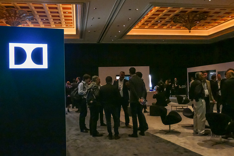 Dolbyのプライベートブース。残念ながらブース内のコンテンツは非公開に