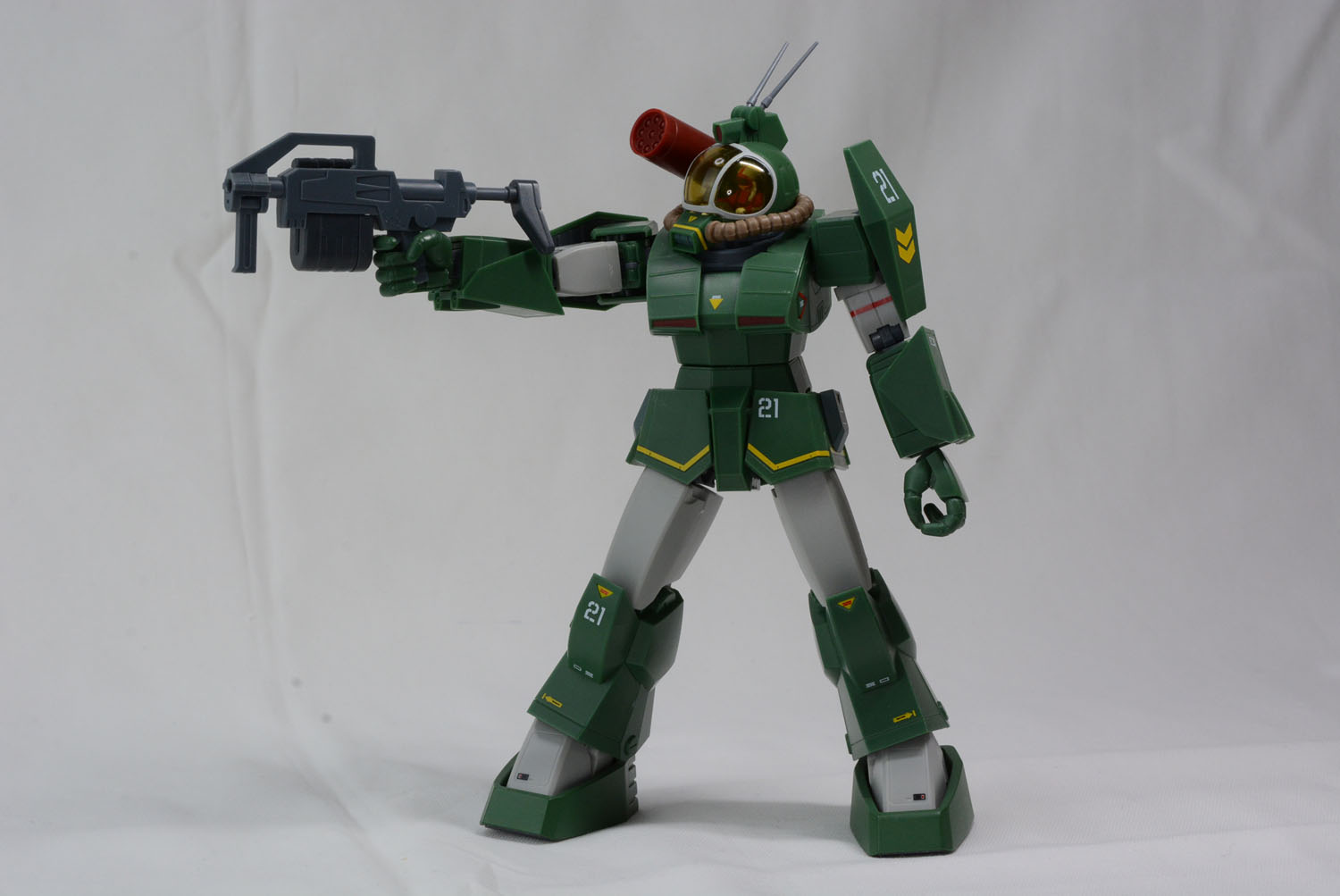 ポーズ付けも楽しい。背中の穴での拡張性も持たされている