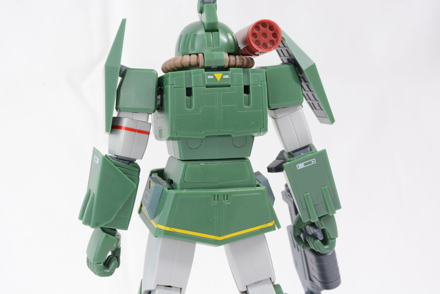 ポーズ付けも楽しい。背中の穴での拡張性も持たされている