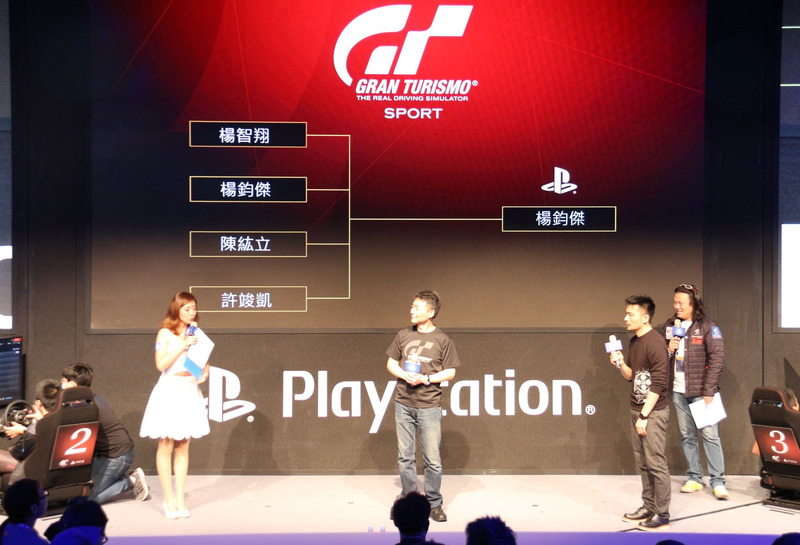 山内一典氏が見守る中で行なわれた決勝戦