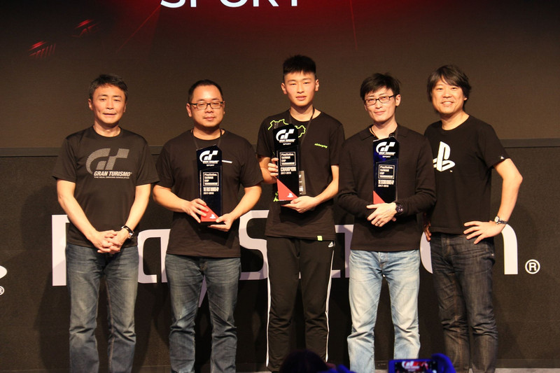 優勝者には5万元（約186,000円）とPS4 Pro、PS VR、スラストマスターのドライビングホイールなどが贈られた