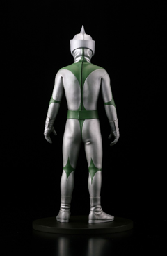 朝焼けの光の中に……「ミラーマン」を全高35cmの彫像に！ - GAME Watch