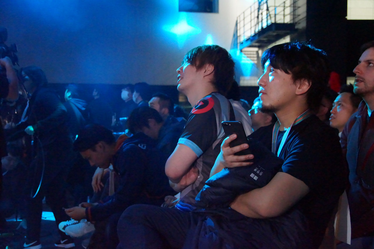 全てのトーナメントが終わり、表彰式後には。3日間のダイジェスト映像をまとめたエピローグのムービーが上映されて、「EVO Japan 2018」はその幕を下ろしました