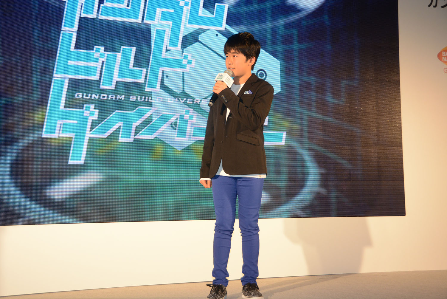 ゲストとして登場した鈴木福さん。ガンダムもガンプラもあまり知らないが、お父さんがガンプラ好きだという。今回でお父さんと一緒にガンプラを作ってみたくなったとのこと