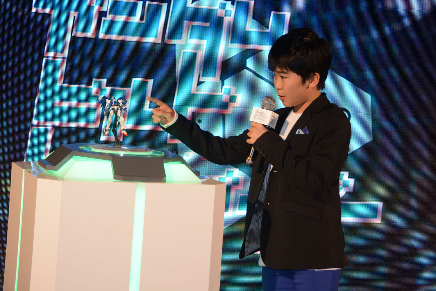 ゲストとして登場した鈴木福さん。ガンダムもガンプラもあまり知らないが、お父さんがガンプラ好きだという。今回でお父さんと一緒にガンプラを作ってみたくなったとのこと