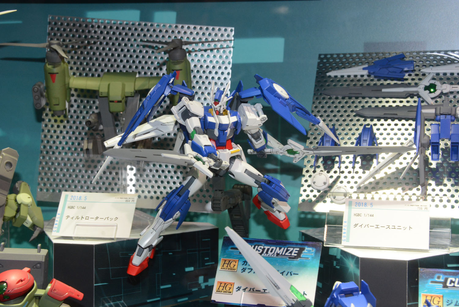 主役ガンプラとなる「ガンダムダブルオーダイバー」。「HGBC ダイバーズユニット」でパワーアップする