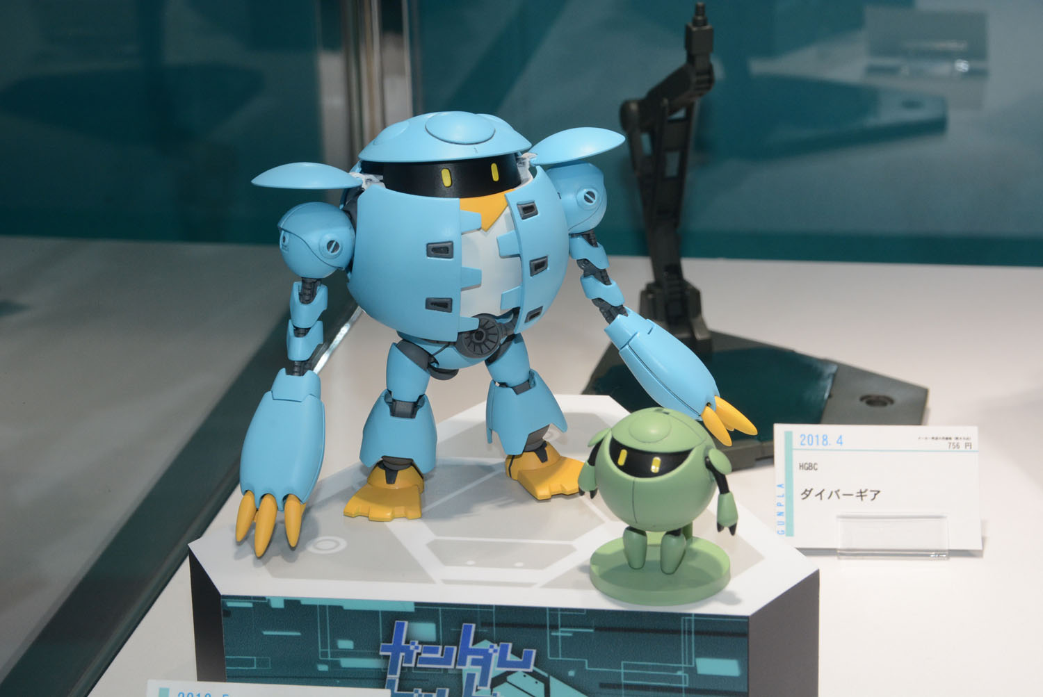 かわいらしいガンプラ「モモカプル」