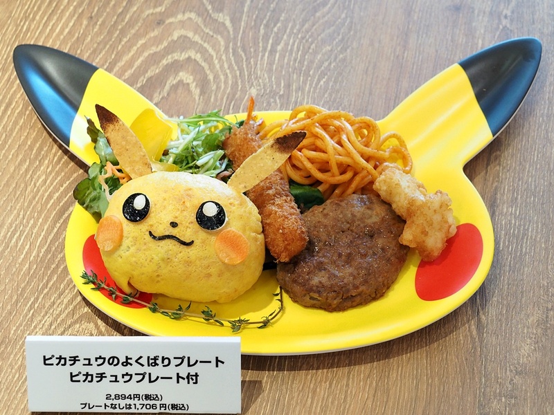 ドリンク、フード、スイーツと、どのメニューもポケモンたちがモチーフになっているものばかり。食器付きのメニューが多いのもポケモンカフェの特徴。お母さんはキャラ弁を作る参考になるかも！？