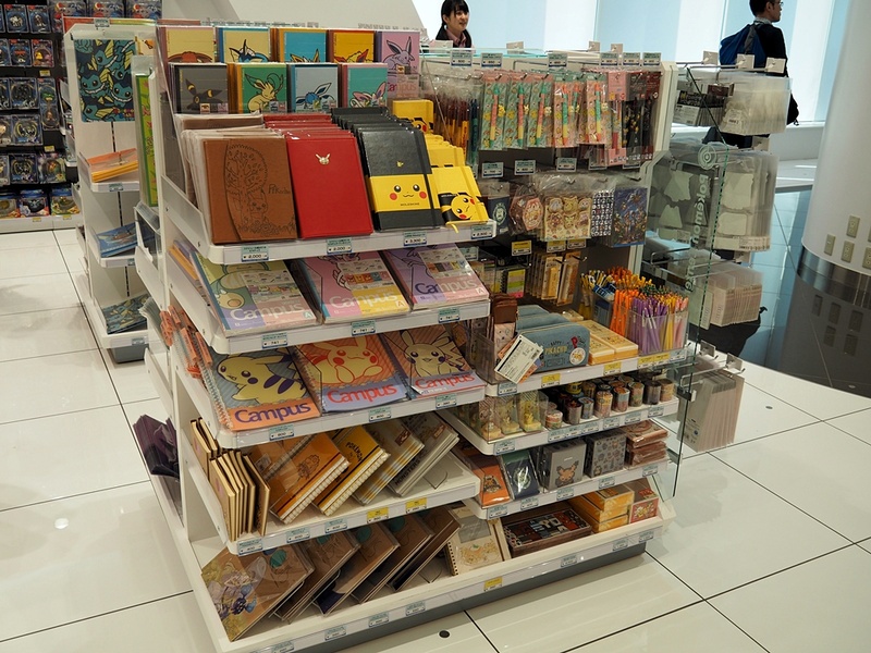 ここのオリジナル商品には、日本橋を代表する老舗商店、和紙を扱う「榛原」と、楊枝専門店「日本橋さるや」とのコラボ商品が含まれている。目の付け所がさすが