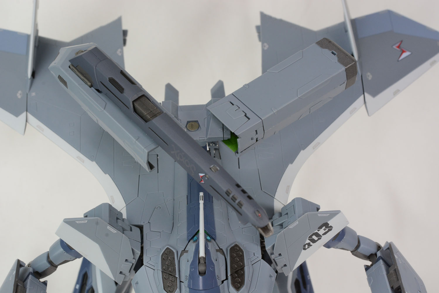 コンテナの変形。ガンポッドのカラーリングなど満足度は高いが、正直なところ、ジークフリードとのコンテナの差別化はして欲しかった