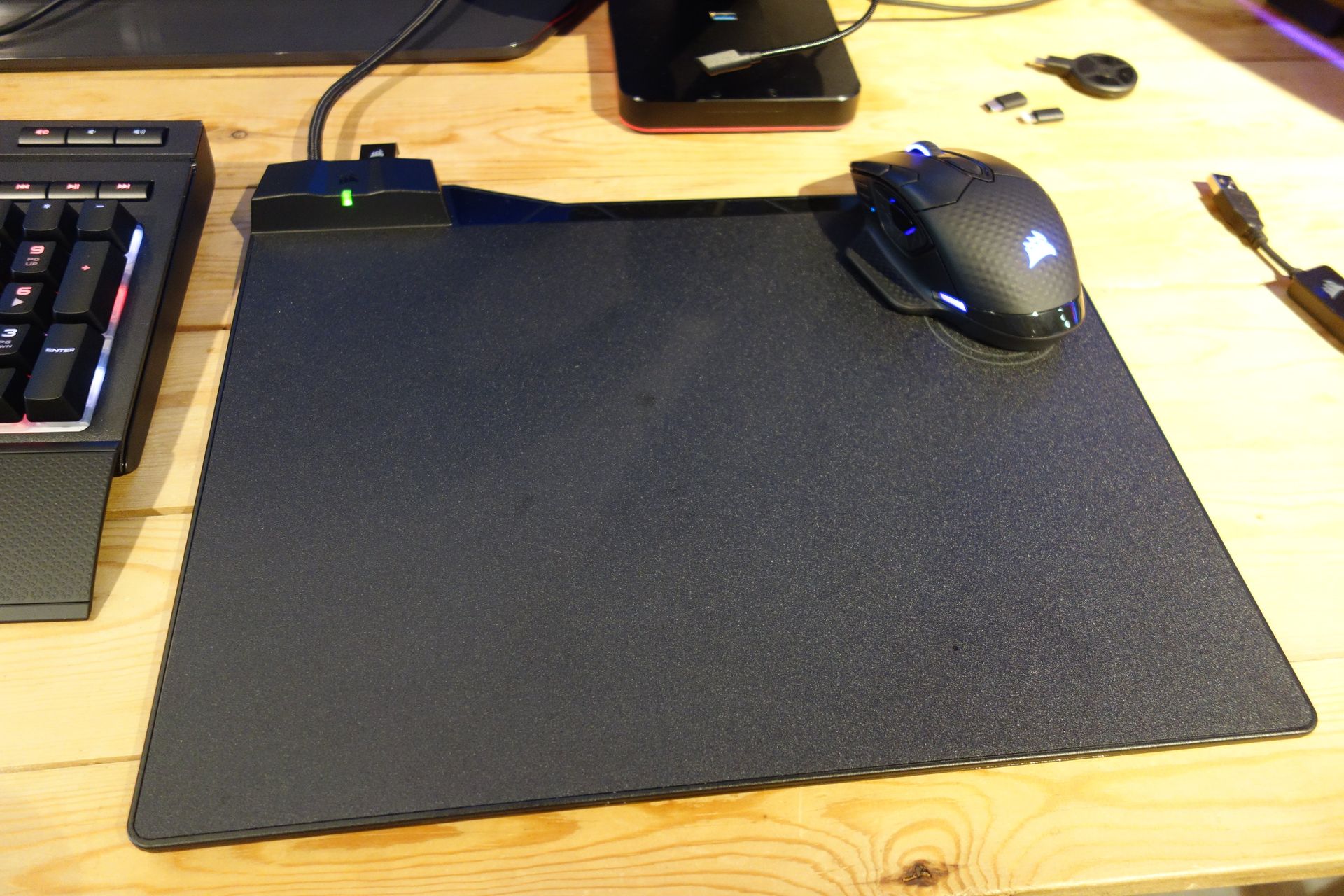 充電できるポイントは左上の一カ所のみ。かなりピンポイントだ