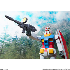 ガンダム」と「量産型ザク」の大型ソフビが登場！「指揮官用ザク
